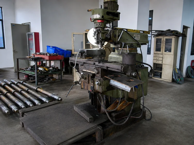 Milling machine processing roller brush shafts and cores