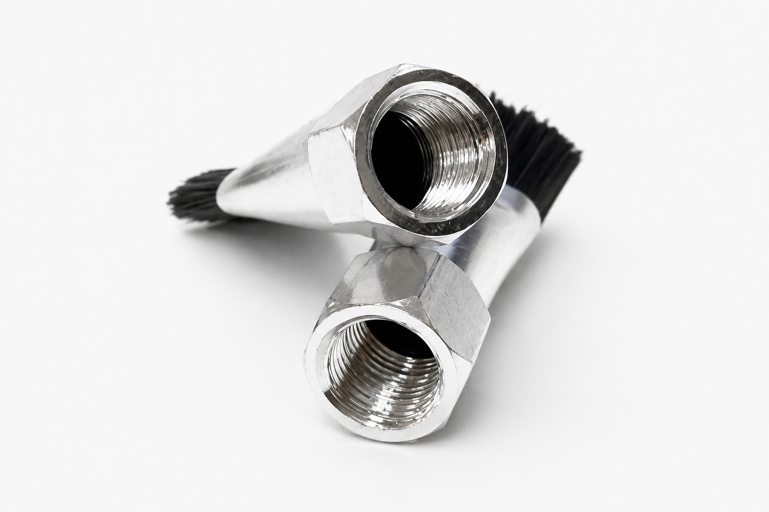 Round through-flow lubrication brushes with threaded oil inlets