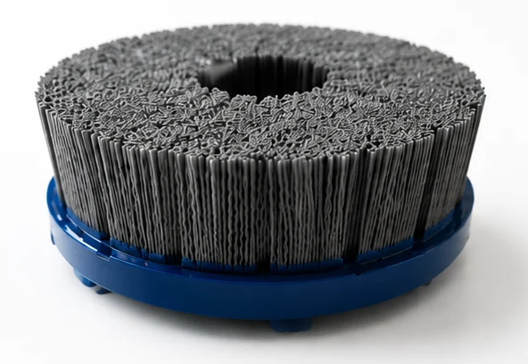 Dense full-fill abrasive nylon disc brush face pattern