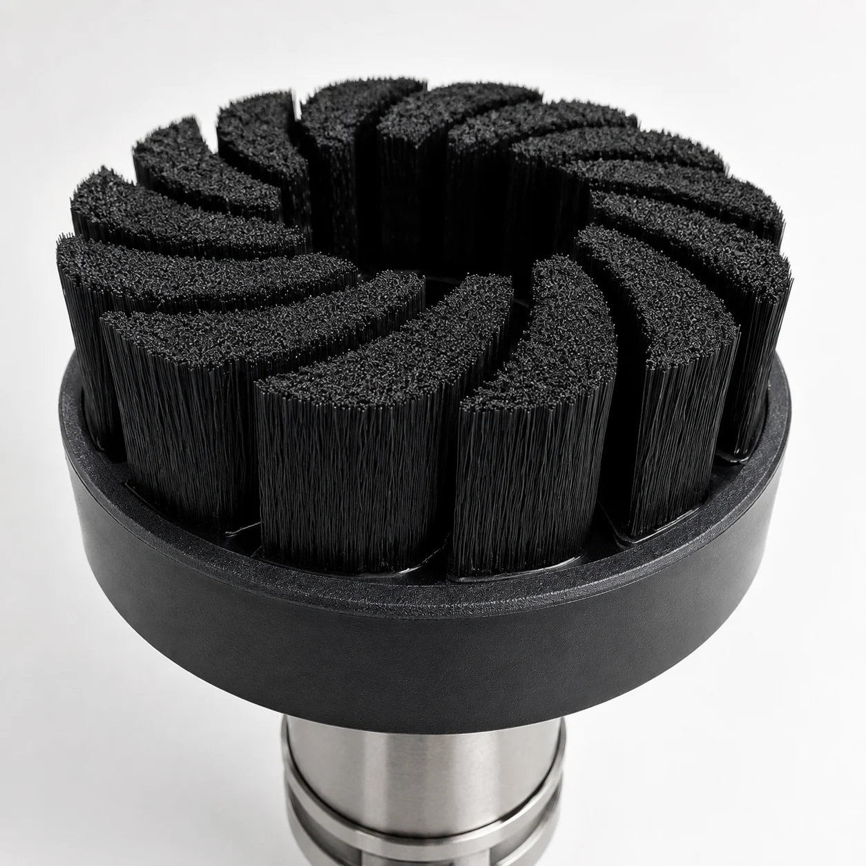 Segmented silicon carbide disc brush face pattern with separated working zones