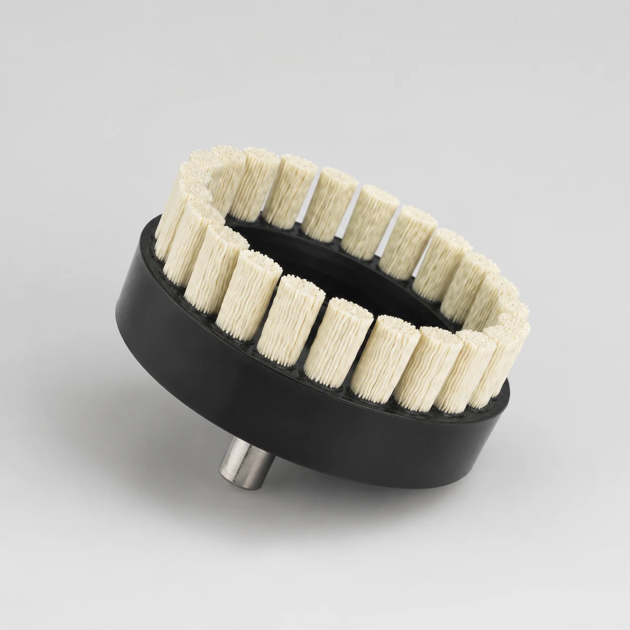 Ceramic fiber disc brush with a tufted working face pattern