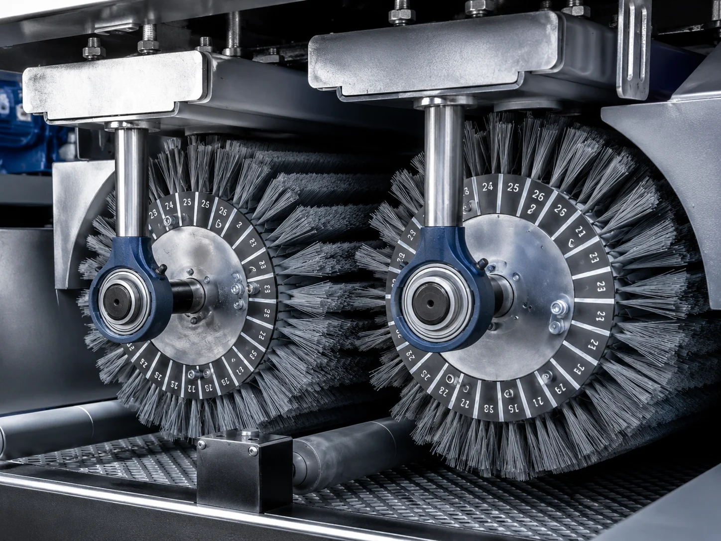 Cylinder brush for continuous sheet and strip processing lines