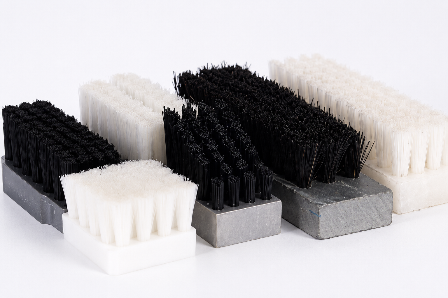 High-density staple-set plate brushes in different base and filament combinations