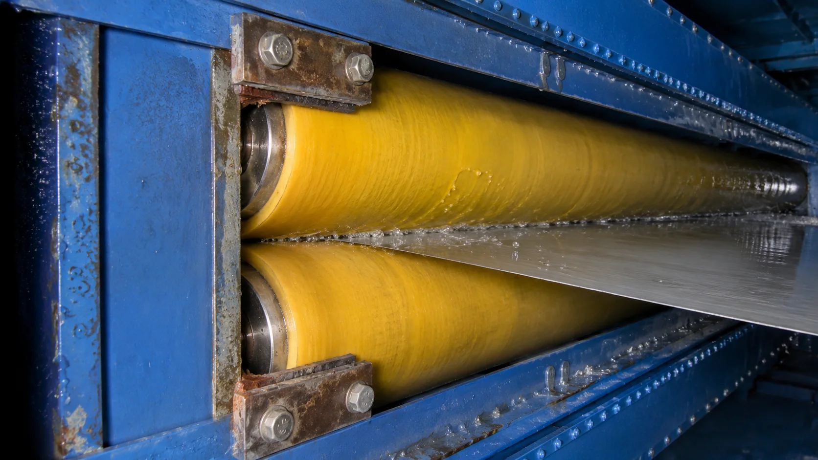 Nonwoven mill roll for wringing after cleaning, rinsing, and pickling