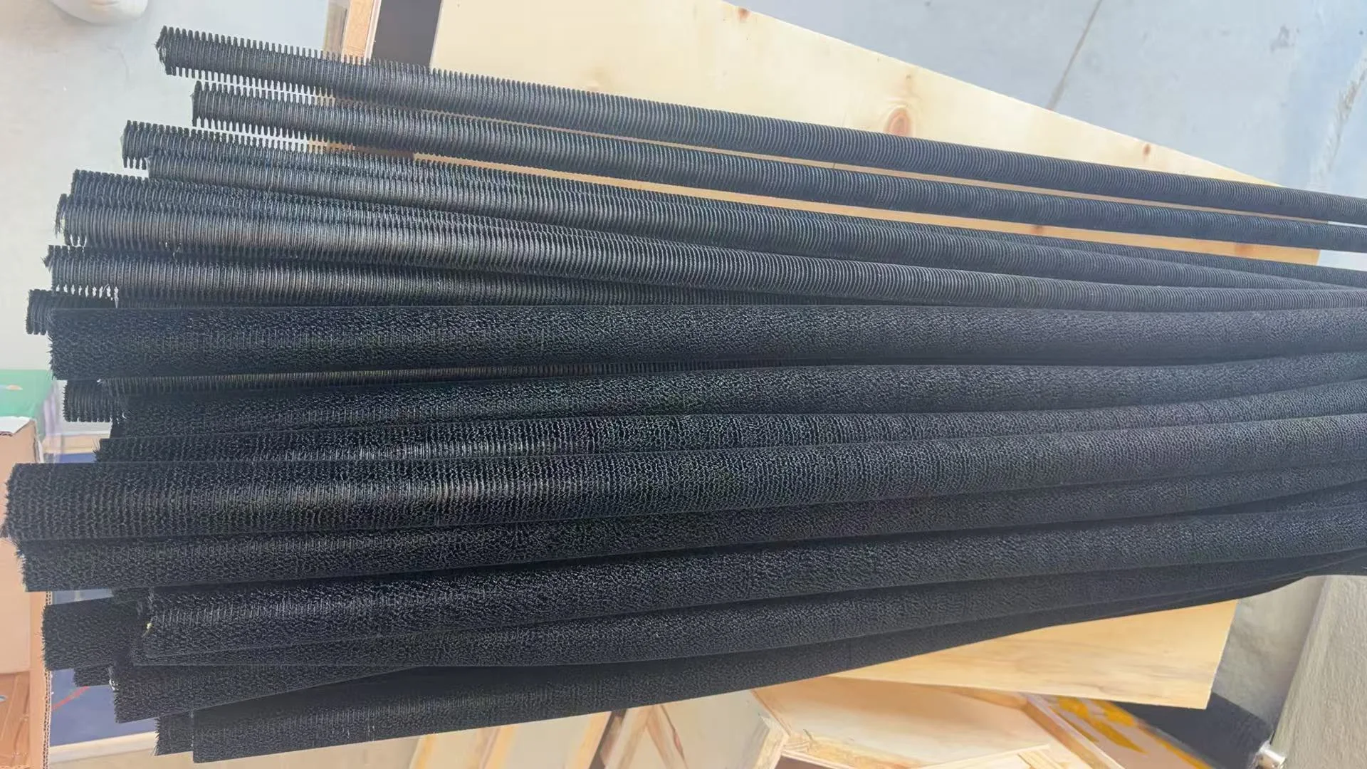 Black close-wound PA612 nylon brush coils in two diameters