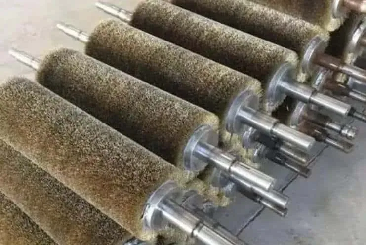 Industrial roller brushes with shaft ends for measuring working face width and mounting detail