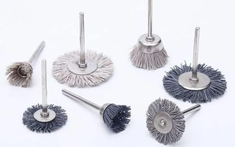 End brush for cleaning corners and confined metalworking areas