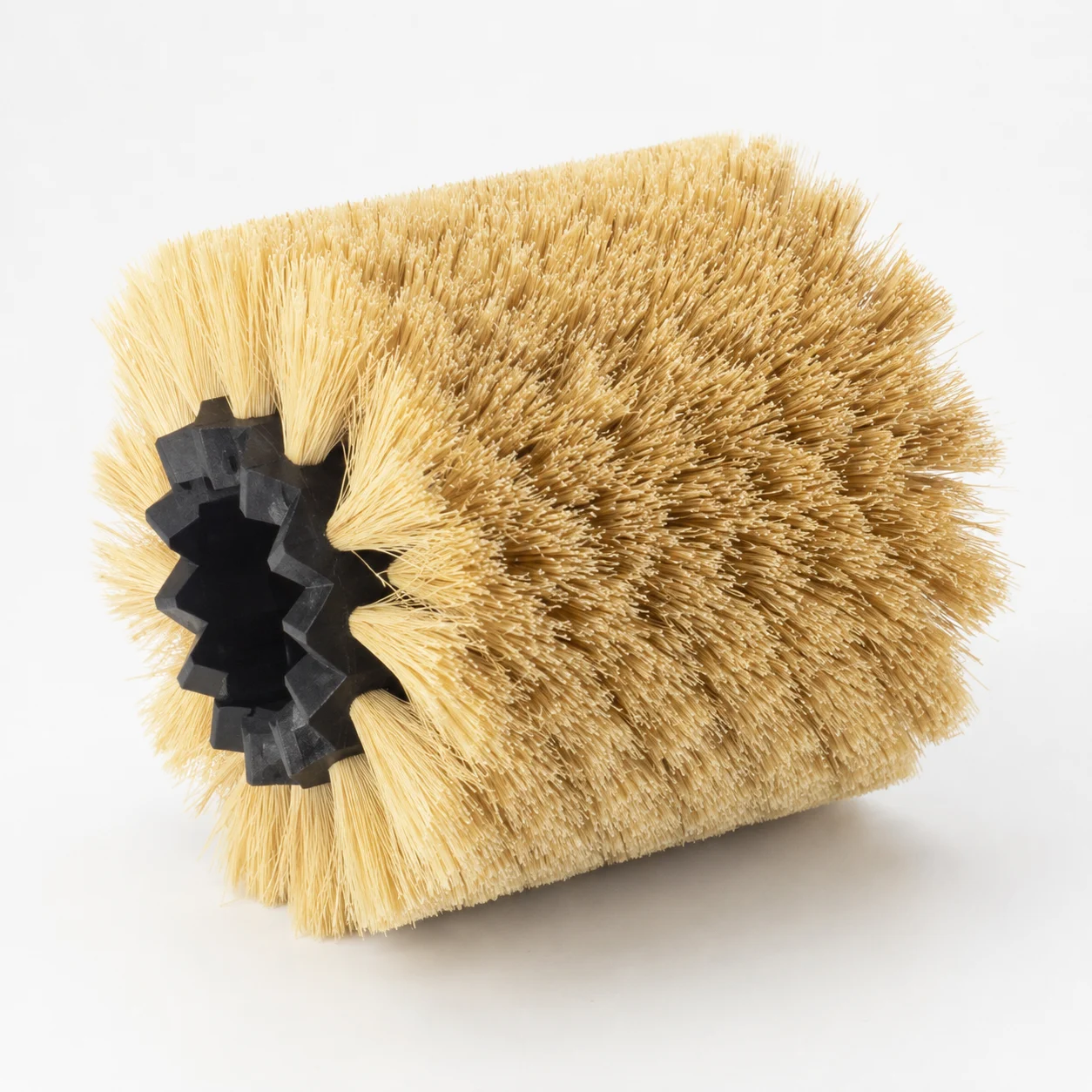 Zig-zag modular roller brush segments assembled on a shaft