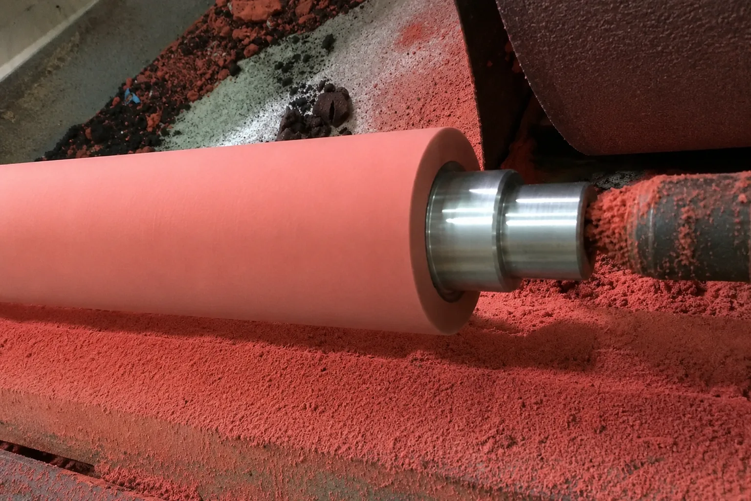 Silicone-covered roller for heat and release contact