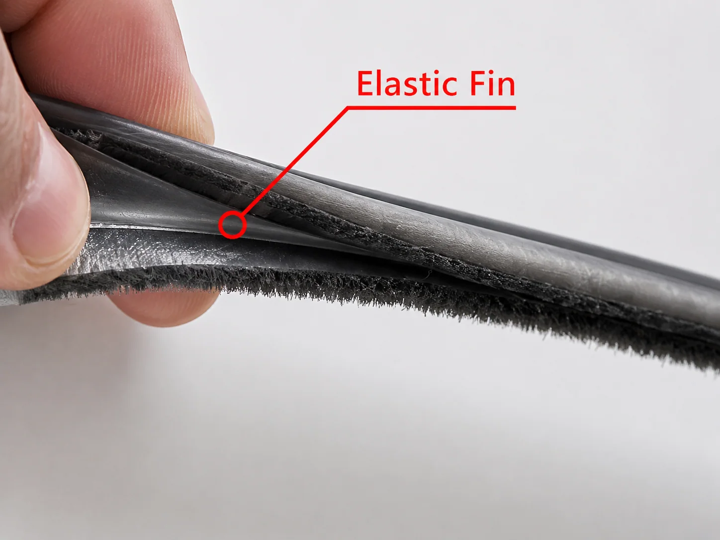 Central plastic sealing fin in a rotary heat exchanger seal brush
