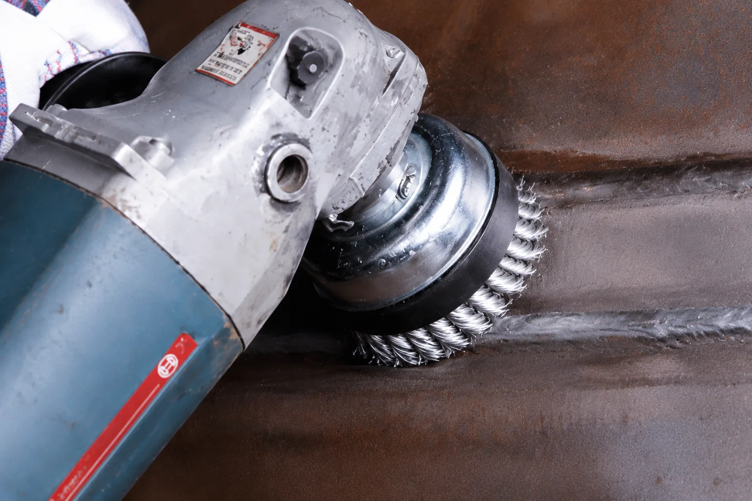 Industrial knot wire cup brush for weld cleaning